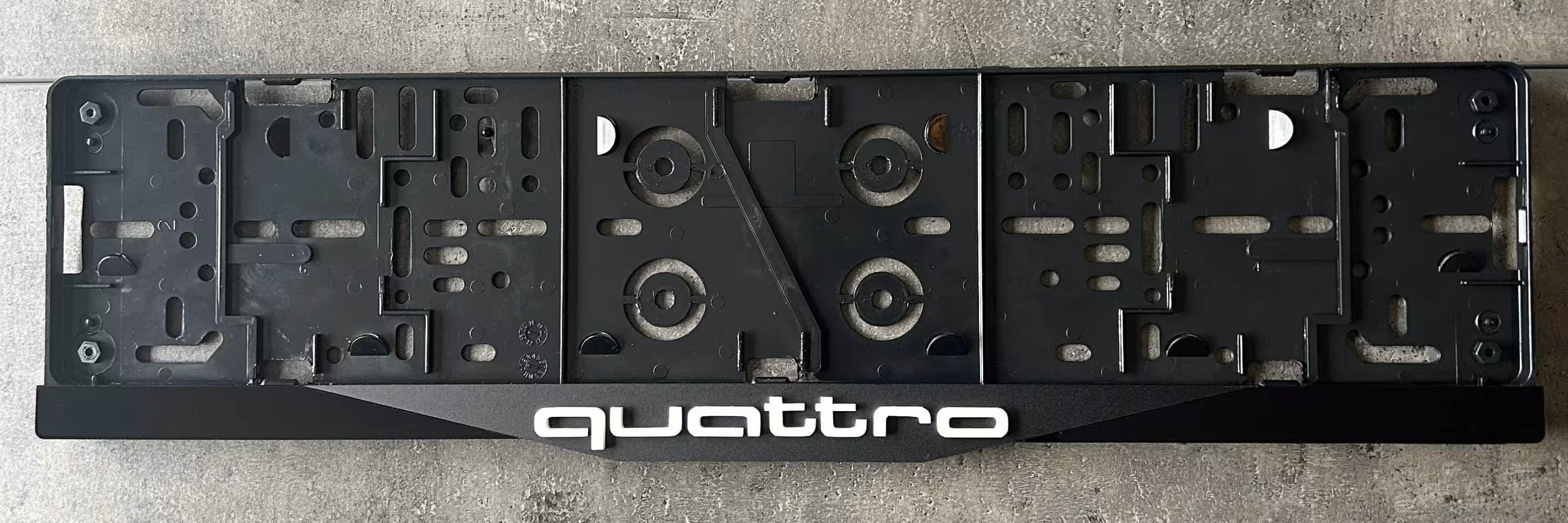 Quattro 3D kentekenplaathouder